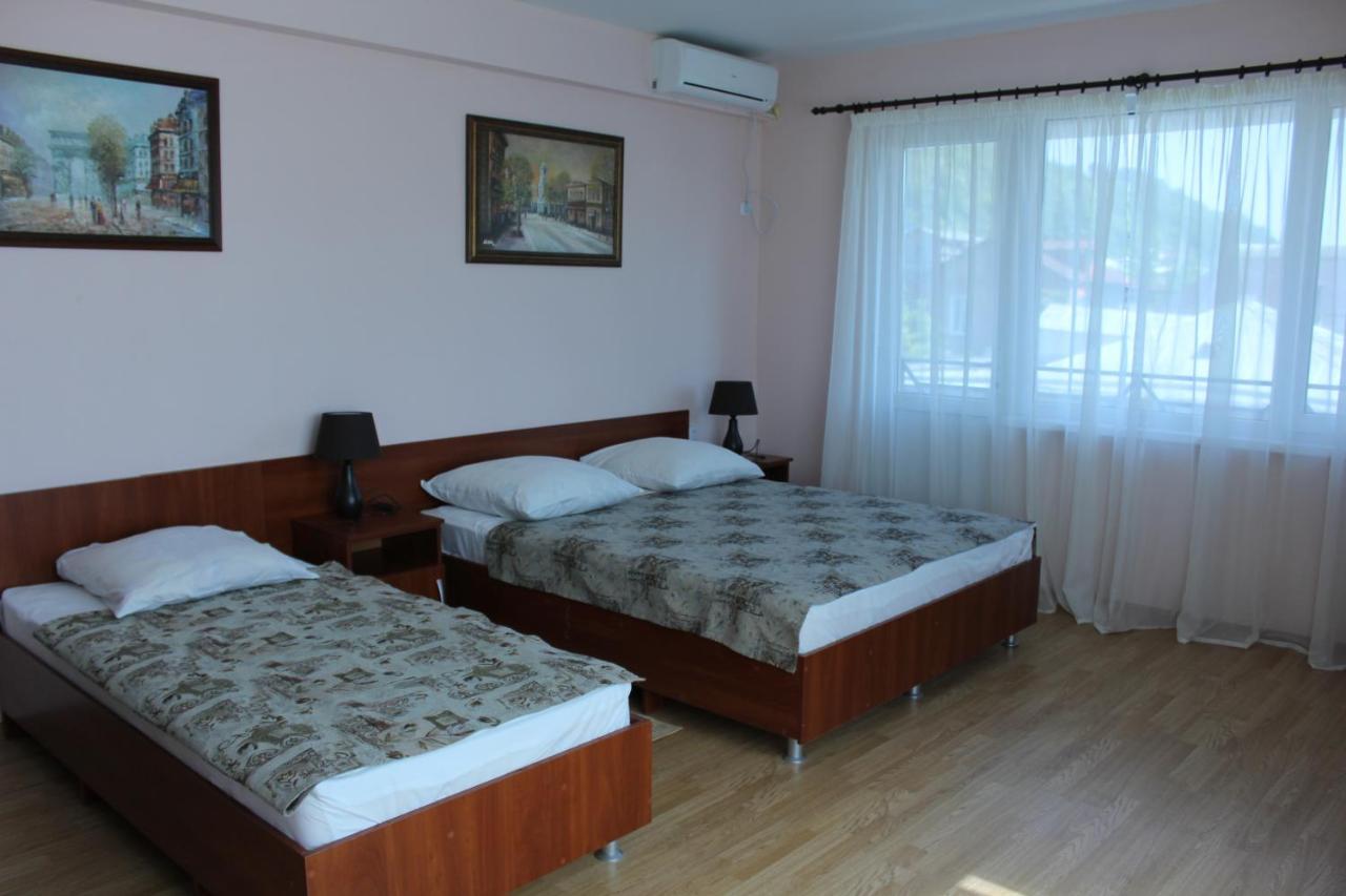 Guest House Zvanba Gagra Exterior foto