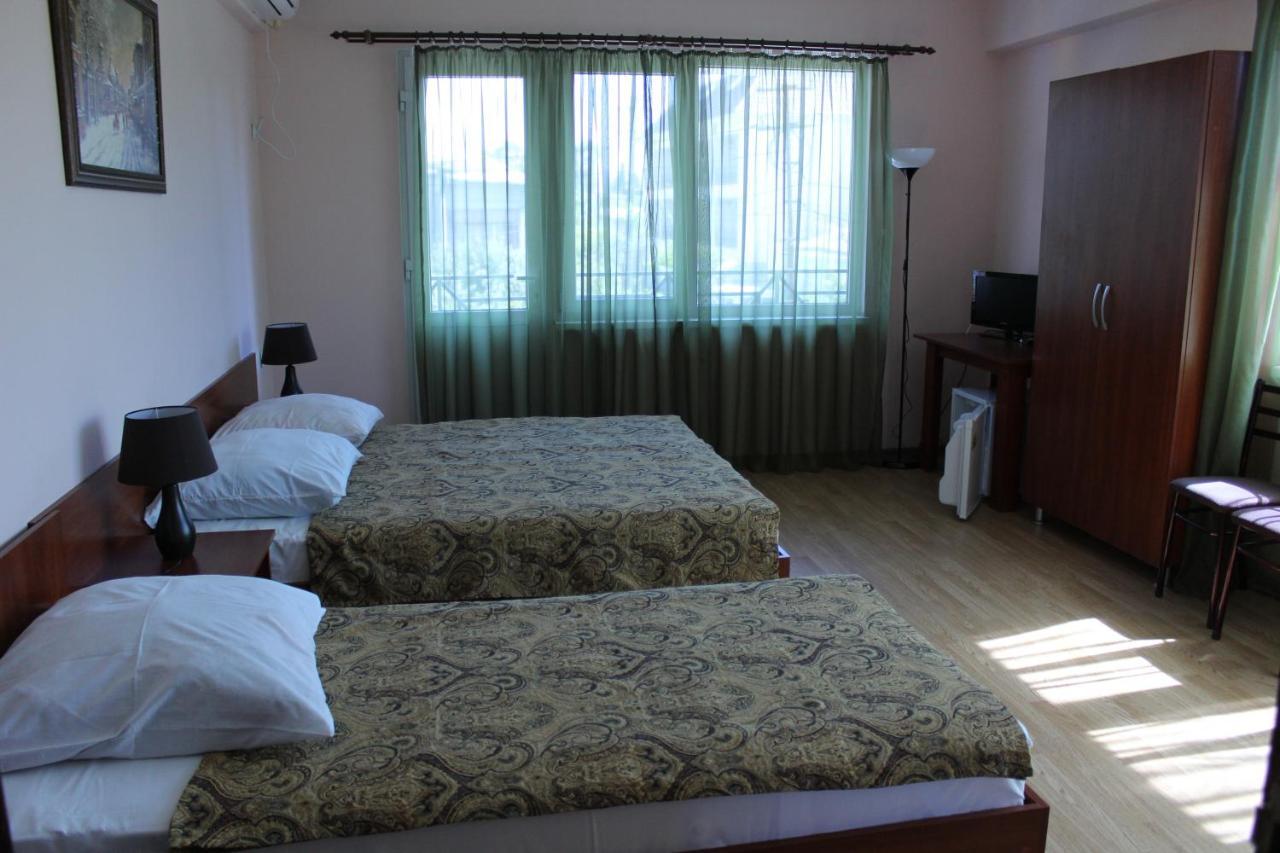 Guest House Zvanba Gagra Exterior foto